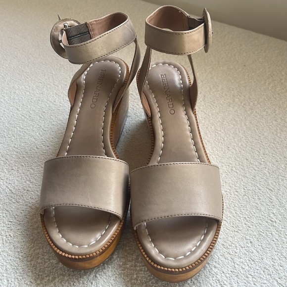 Women’s Bernardo Sandals - Picture 3 of 8